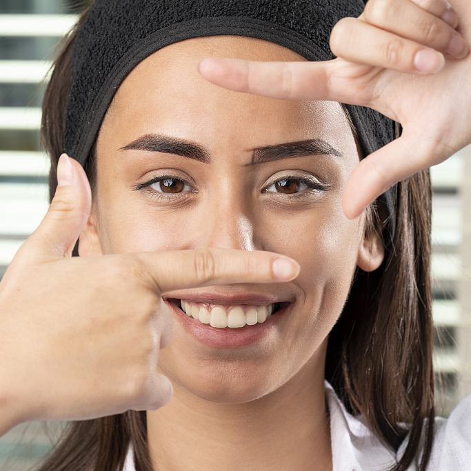 Enhancing Eyebrows: Permanent Makeup vs. Microblading