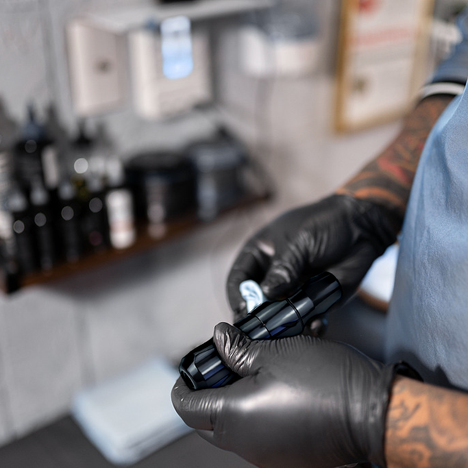 How to Clean and Disinfect Your Wireless Tattoo Machine?